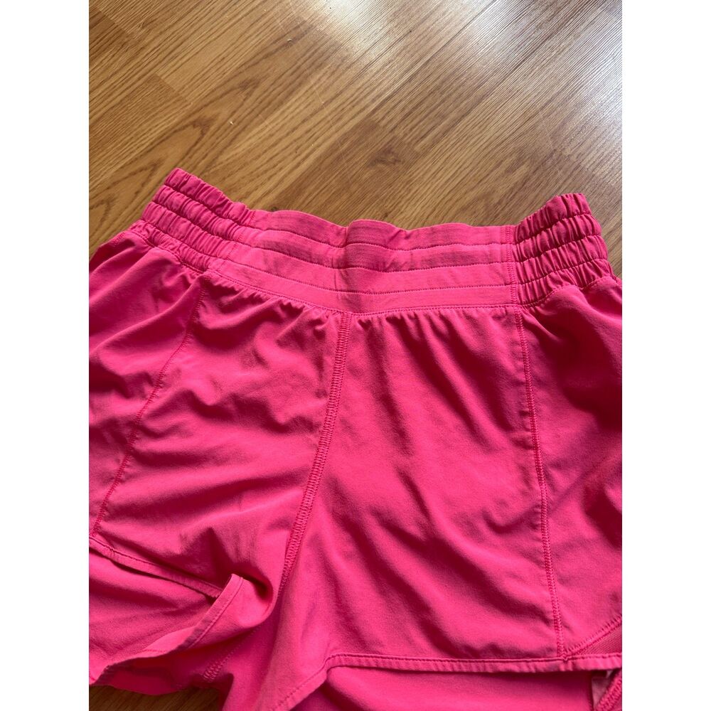 Lululemon Hotty Hot High-Rise Lined Short 2.5" in Lip Gloss Size 6 - Picture 3 of 6